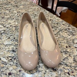 CL by Laundry Women's Beige Flats